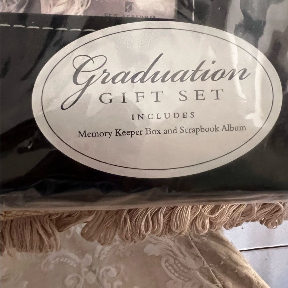 Unopened graduation photo album - Picture 4 of 4